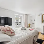 Bnbnook - Bright 1Br By Louvre & Tuileries Gardens